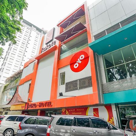 Oyo 277 Rukotel Near Rsu Adi Husada Undaan Kota Surabaya Luaran gambar