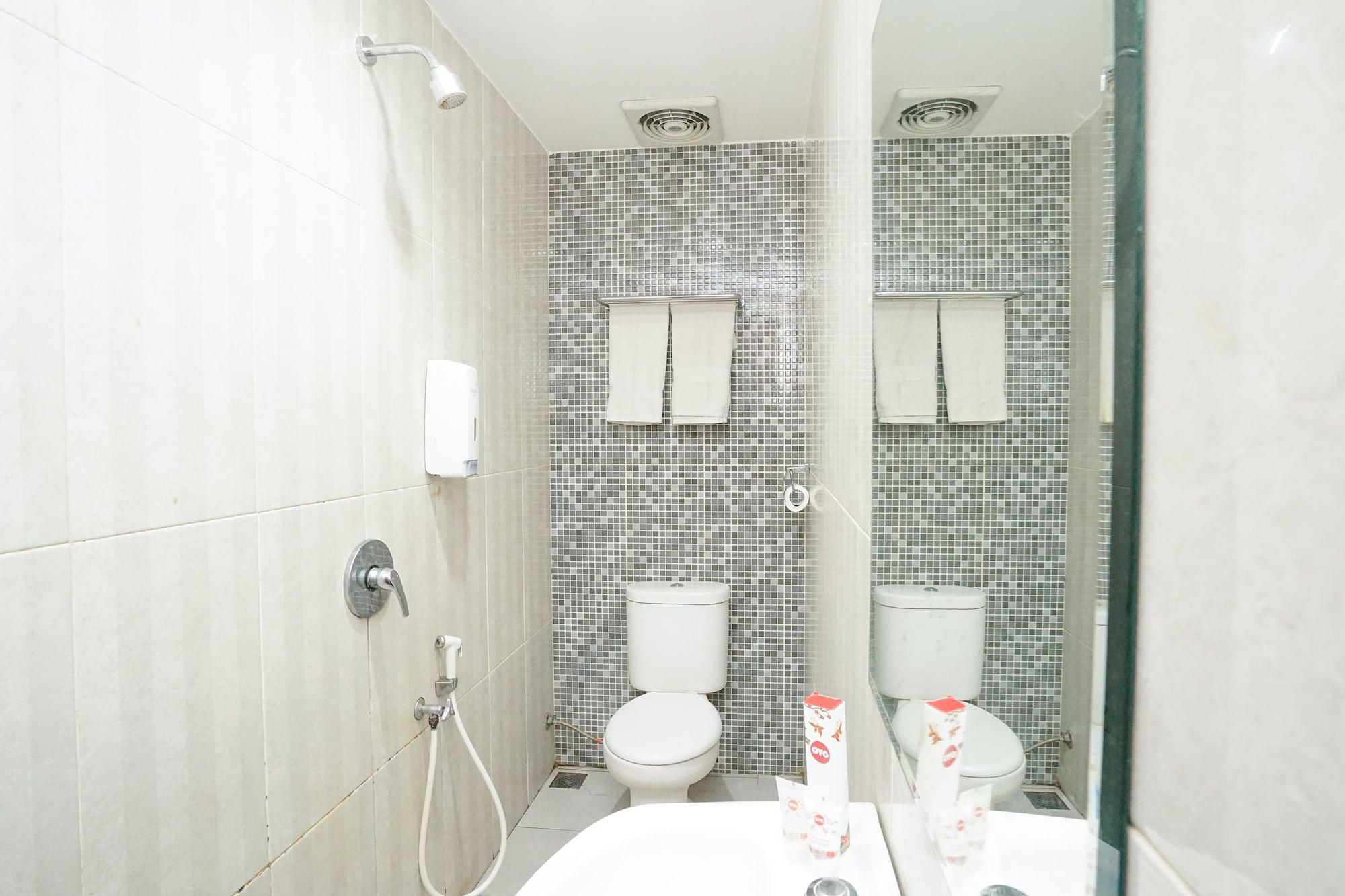 Oyo 277 Rukotel Near Rsu Adi Husada Undaan Kota Surabaya Luaran gambar
