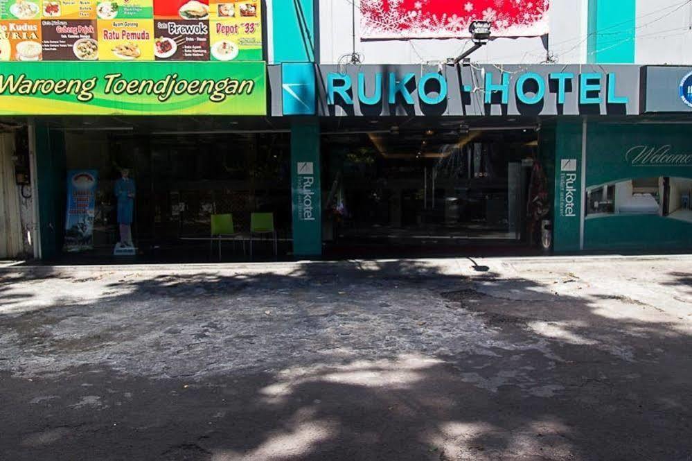 Oyo 277 Rukotel Near Rsu Adi Husada Undaan Kota Surabaya Luaran gambar