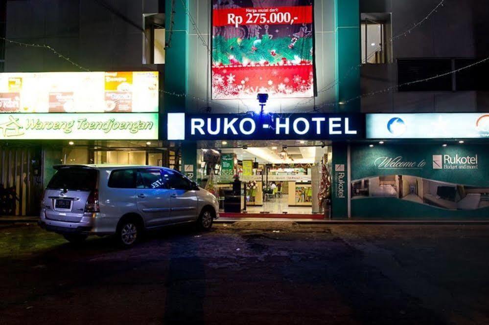 Oyo 277 Rukotel Near Rsu Adi Husada Undaan Kota Surabaya Luaran gambar