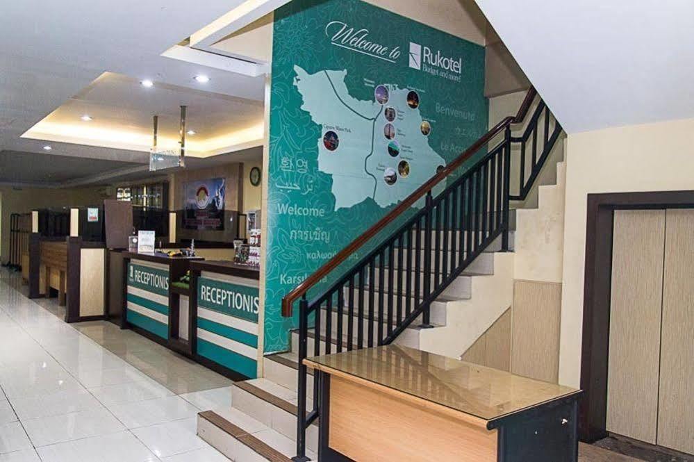 Oyo 277 Rukotel Near Rsu Adi Husada Undaan Kota Surabaya Luaran gambar